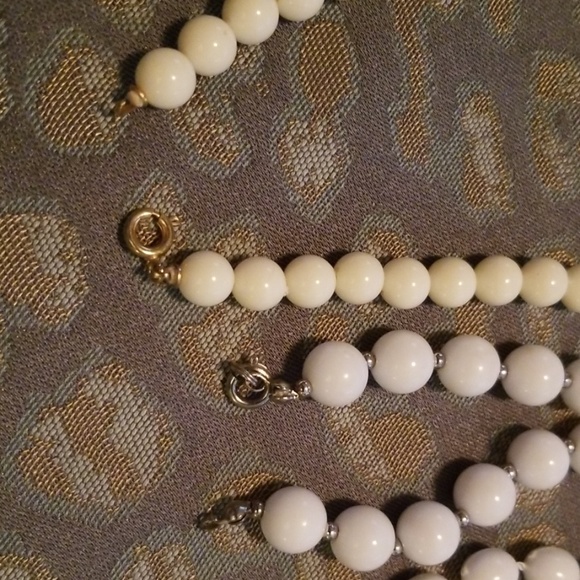 2/$25 8 Vintage Beaded Necklaces sold as is. - Picture 4 of 5